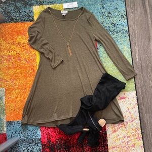 Green Long Sleeve Dress with Removable Jewelry